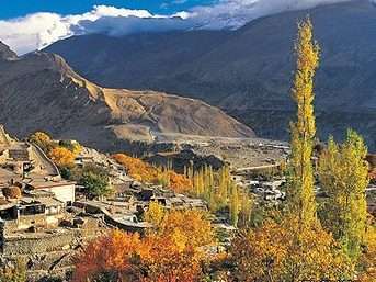Travel to Karimabad Hunza in Autumn.